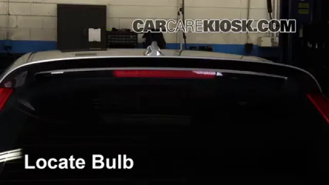 2008 Volvo C30 T5 2.5L 5 Cyl. Turbo Luces Luz de freno central (reemplazar foco)